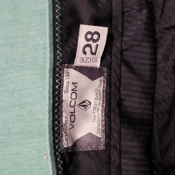 (28W) Volcom Classic Bermuda Shorts Casual Outdoor Sporty Mid Length Slim Fit - Picture 3 of 11